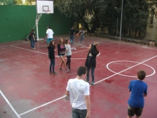 Baloncesto en el patio